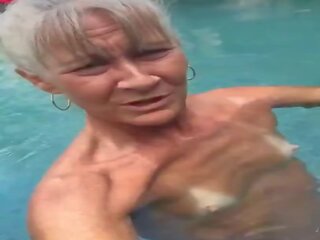 סוֹטֶה סבתא leilani ב ה בריכה, חופשי xxx וידאו 69 | xhamster
