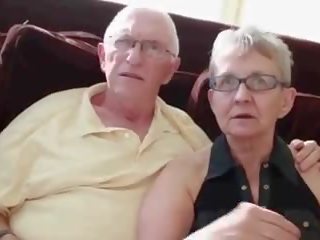 Babka & manžel pozvať a mladý gombík na súložiť ju: špinavé video 4e
